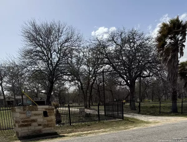 Floresville, TX 78114,275 Mariposa