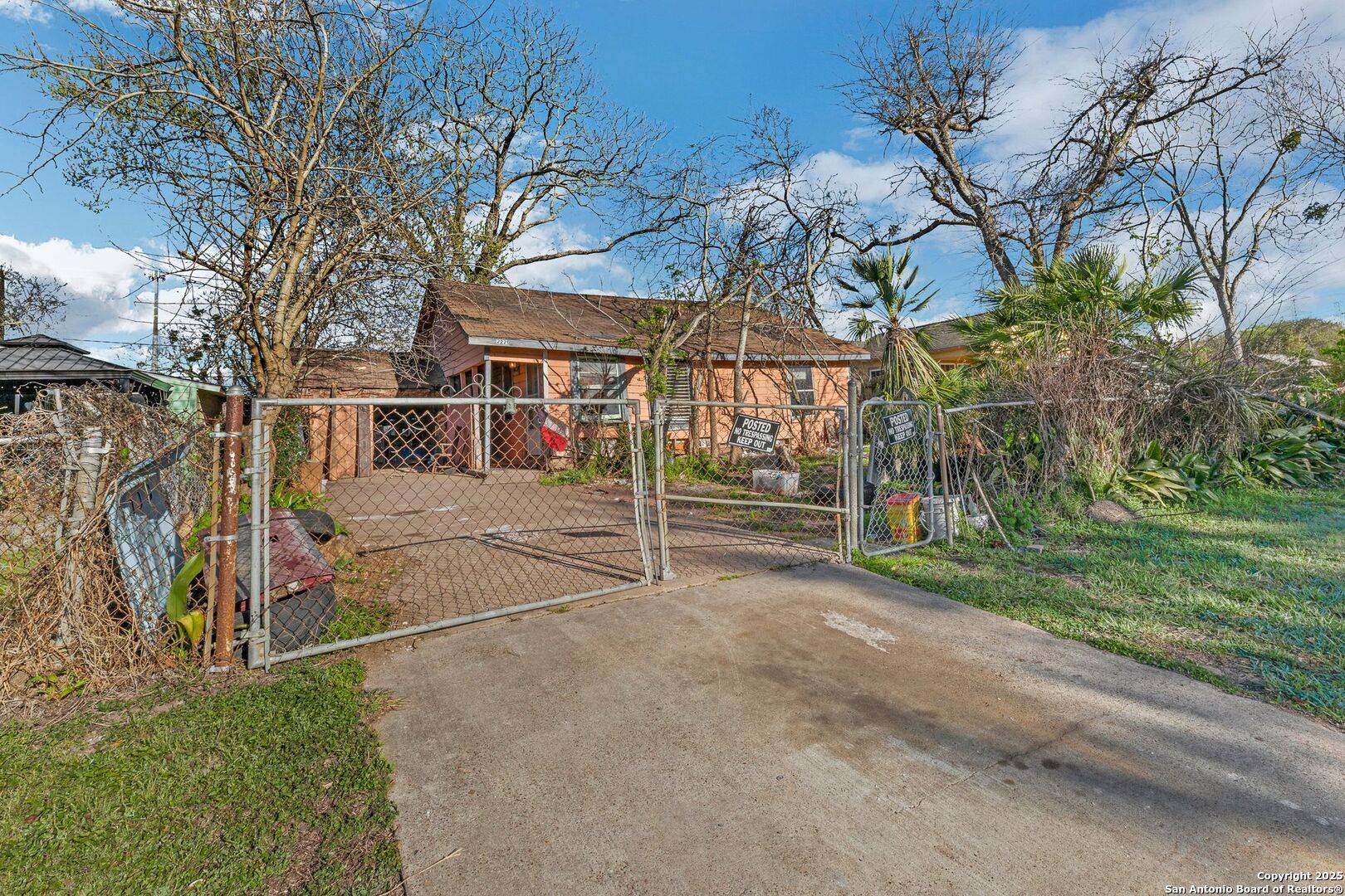 2221 Yellowstone St, Freeport, TX 77541