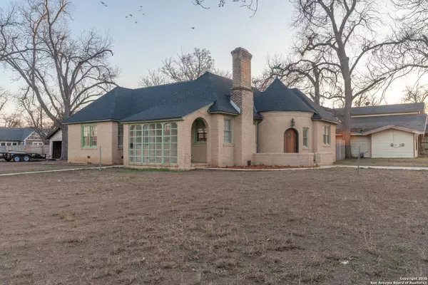 Uvalde, TX 78801,1015 High