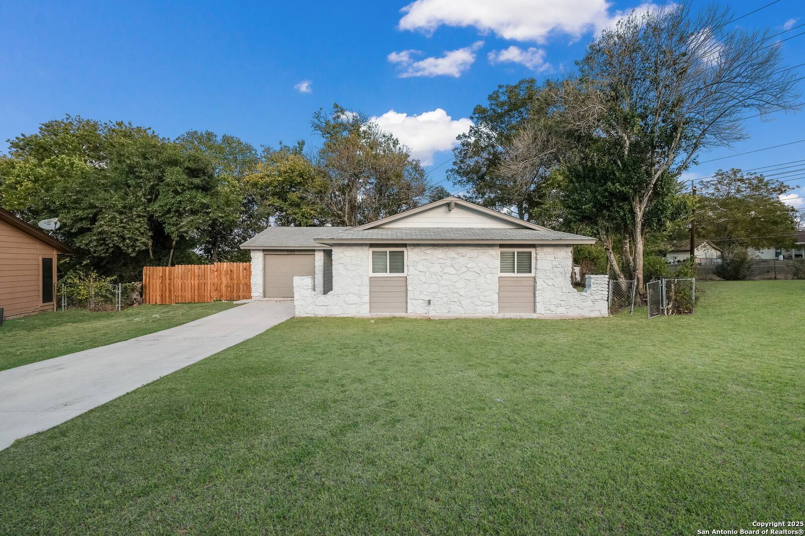 Live Oak, TX 78233,12202 Valley Oak