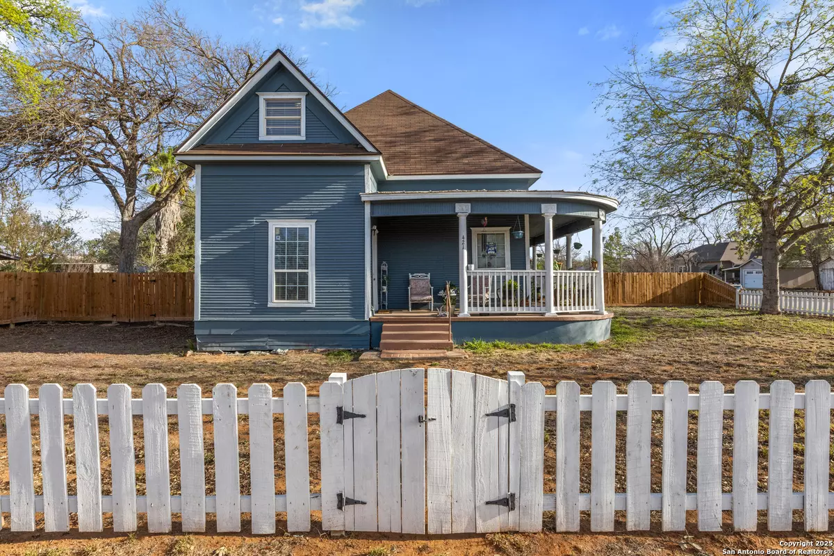 Pearsall, TX 78061,421 Rio Grande