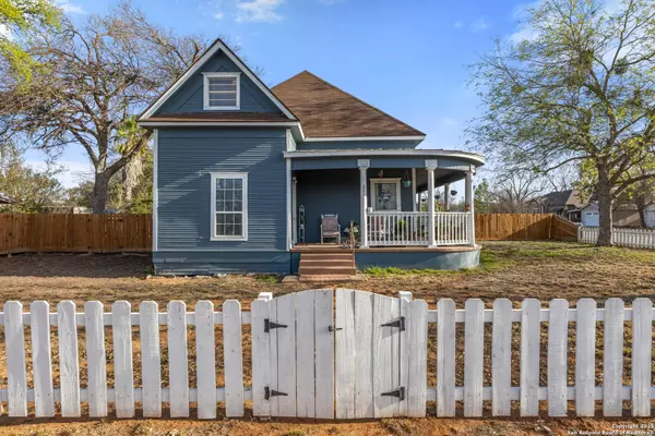 421 Rio Grande, Pearsall, TX 78061