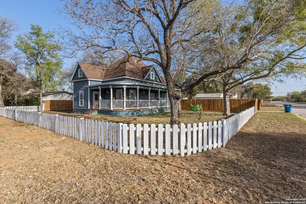 Pearsall, TX 78061,421 E Rio Grande