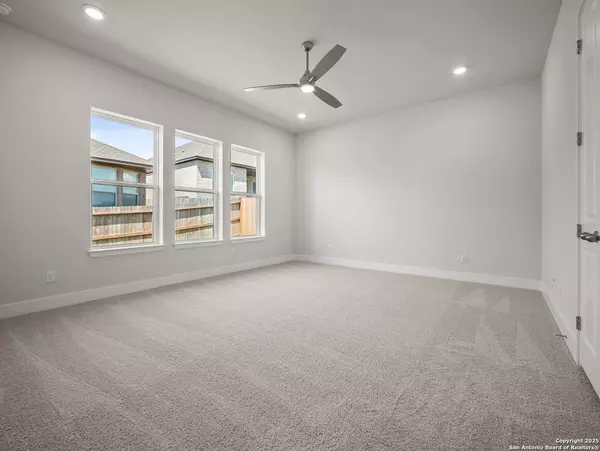 Universal City, TX 78148-3464,105 Allin Oaks