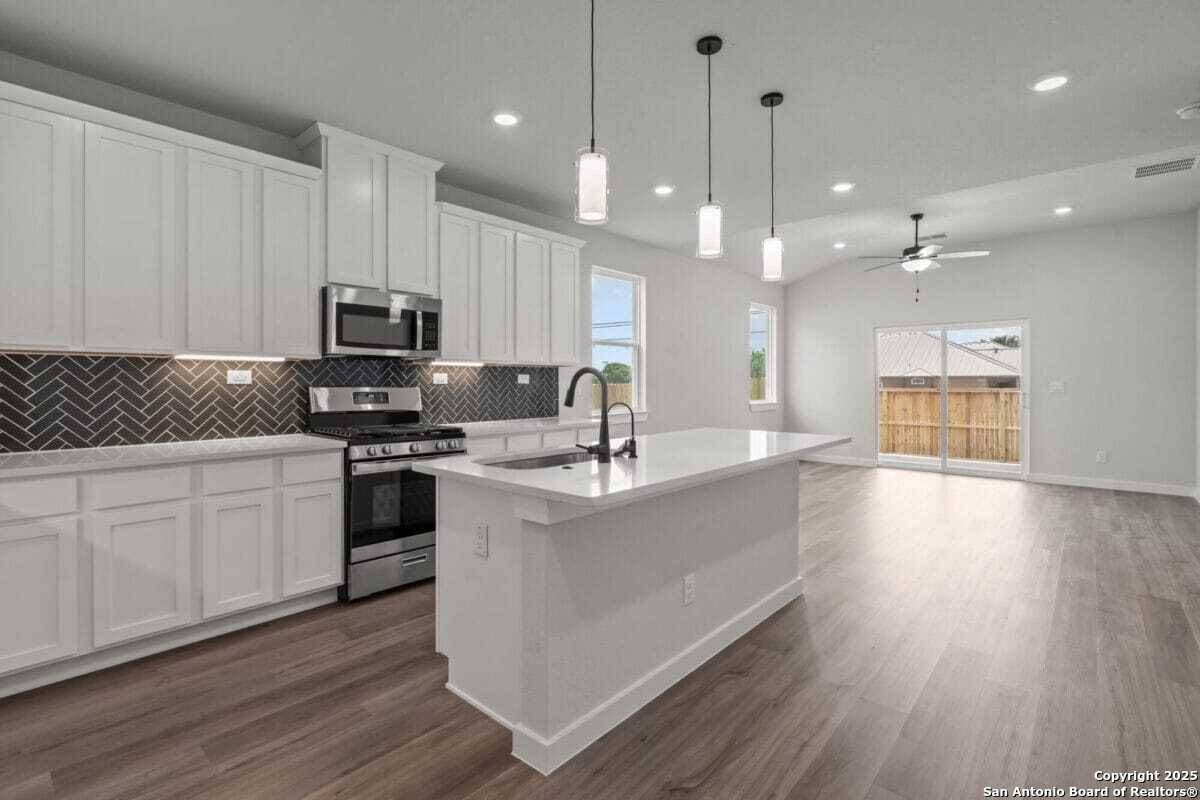New Braunfels, TX 78130,1932 Split Rock Road