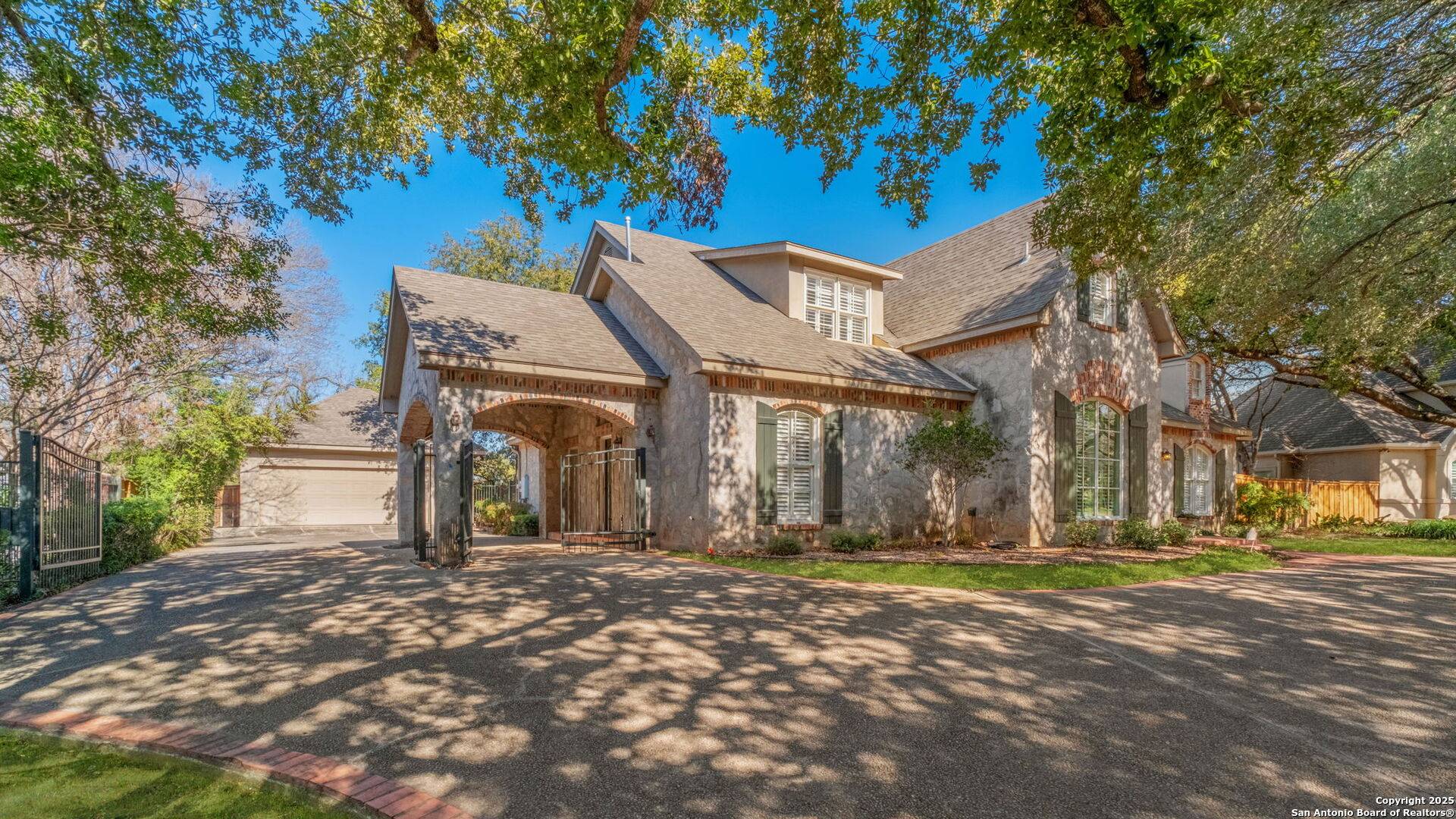 Alamo Heights, TX 78209,825 College