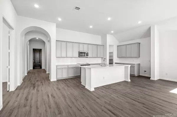 Castroville, TX 78009,293 Ainslie St W