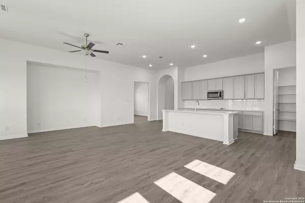 Castroville, TX 78009,293 Ainslie St W
