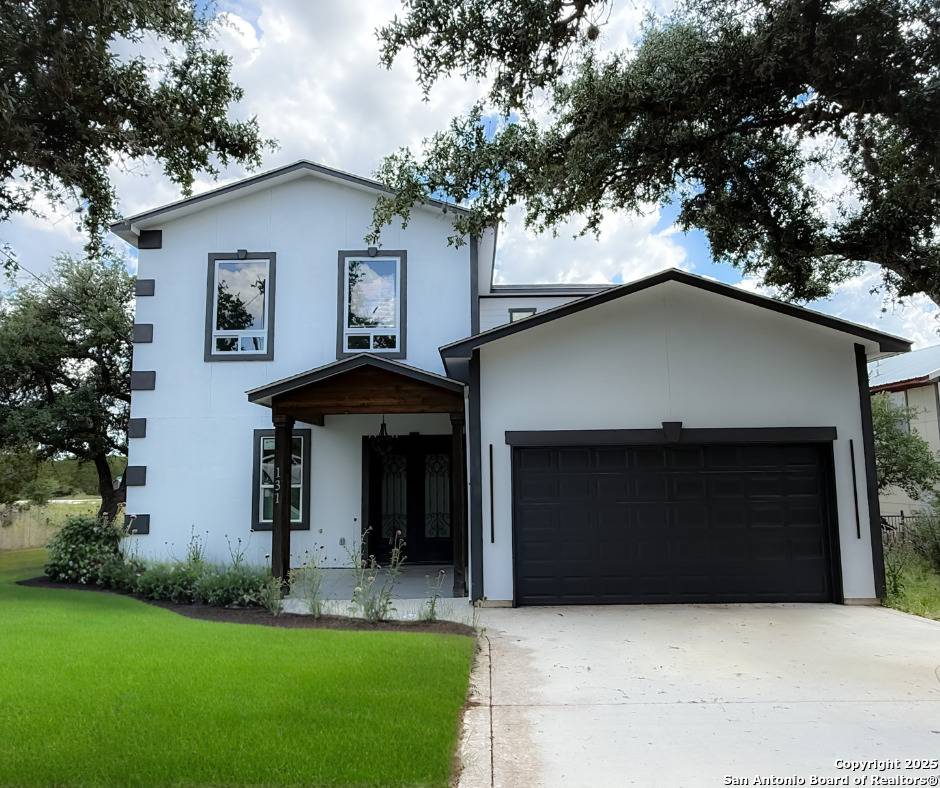 131 FRIENDLYWOOD DR, Canyon Lake, TX 78133