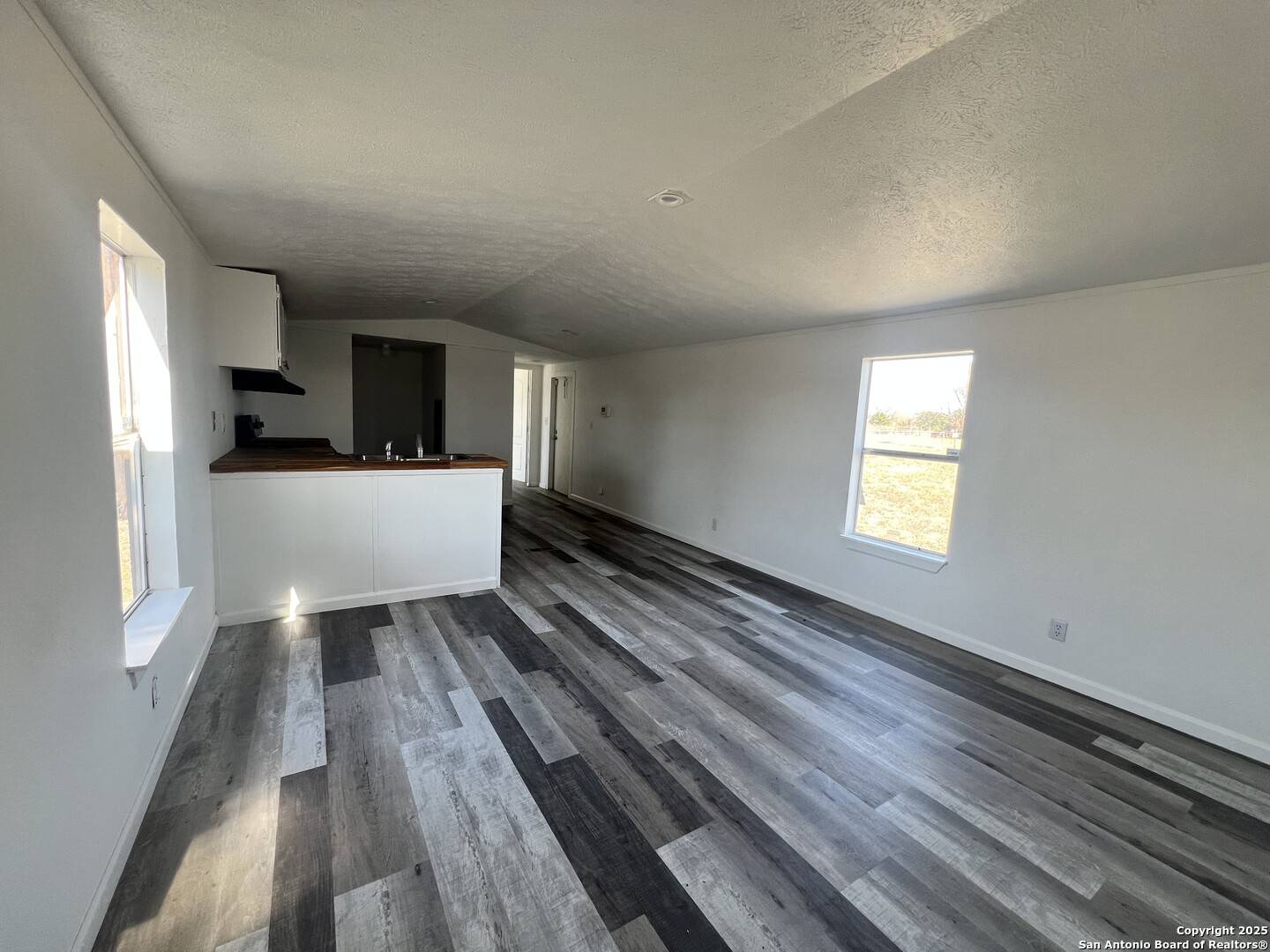 Elmendorf, TX 78112,23038 White Hickory