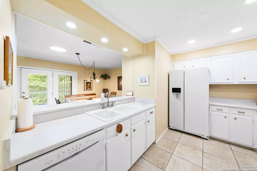 5007 Arbor Ridge Dr, San Antonio, TX 78228