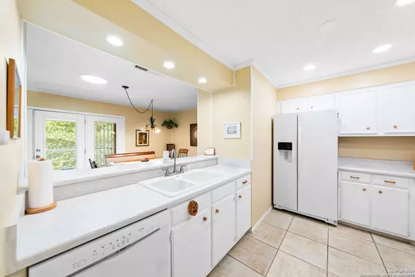 5007 Arbor Ridge Dr, San Antonio, TX 78228