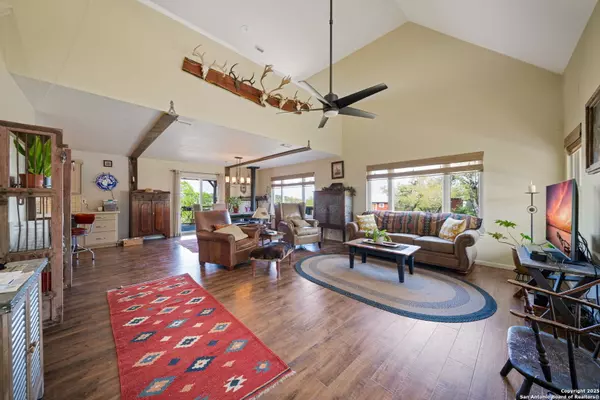 Fischer, TX 78623,1315 Agarita