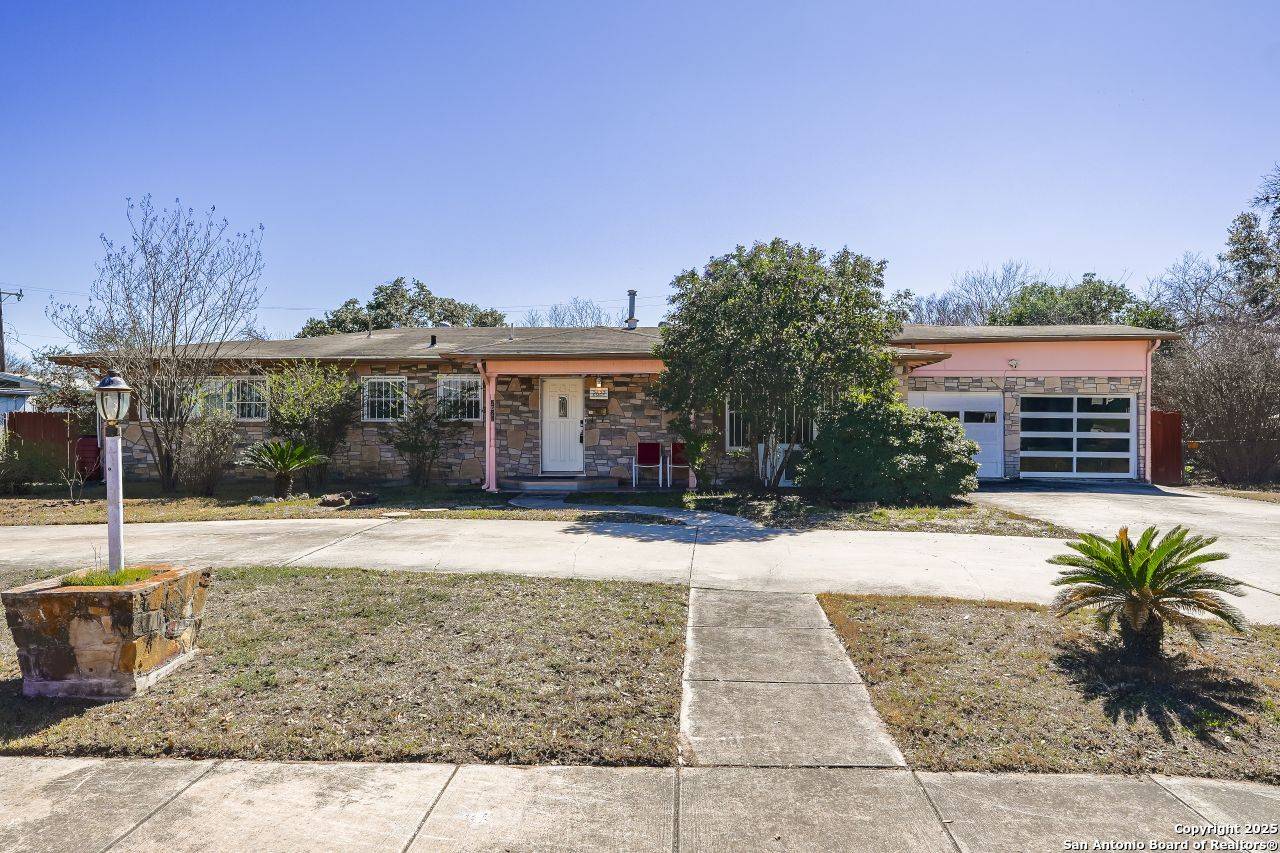2622 Summit, San Antonio, TX 78228