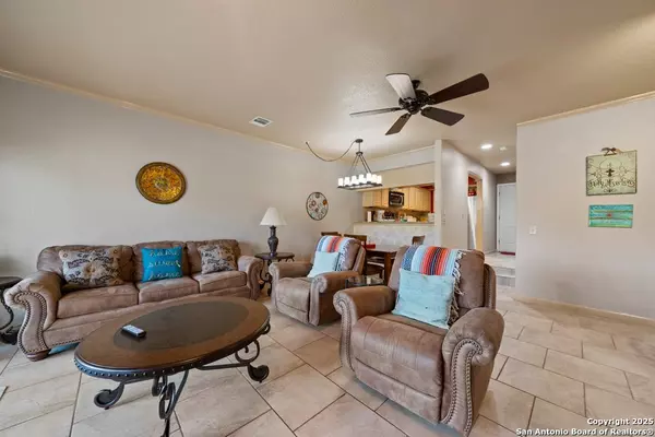 Canyon Lake, TX 78133,421 Watts UNIT B5