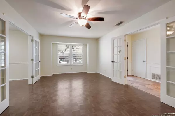 Universal City, TX 78148,110 Granada