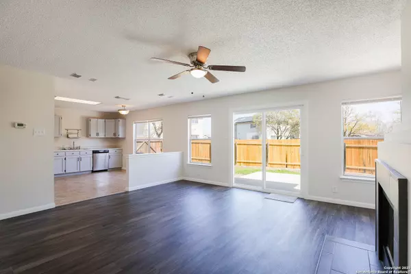 Converse, TX 78109,8611 Sierra Springs