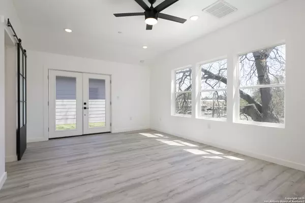 San Antonio, TX 78204,106 Bank UNIT 102