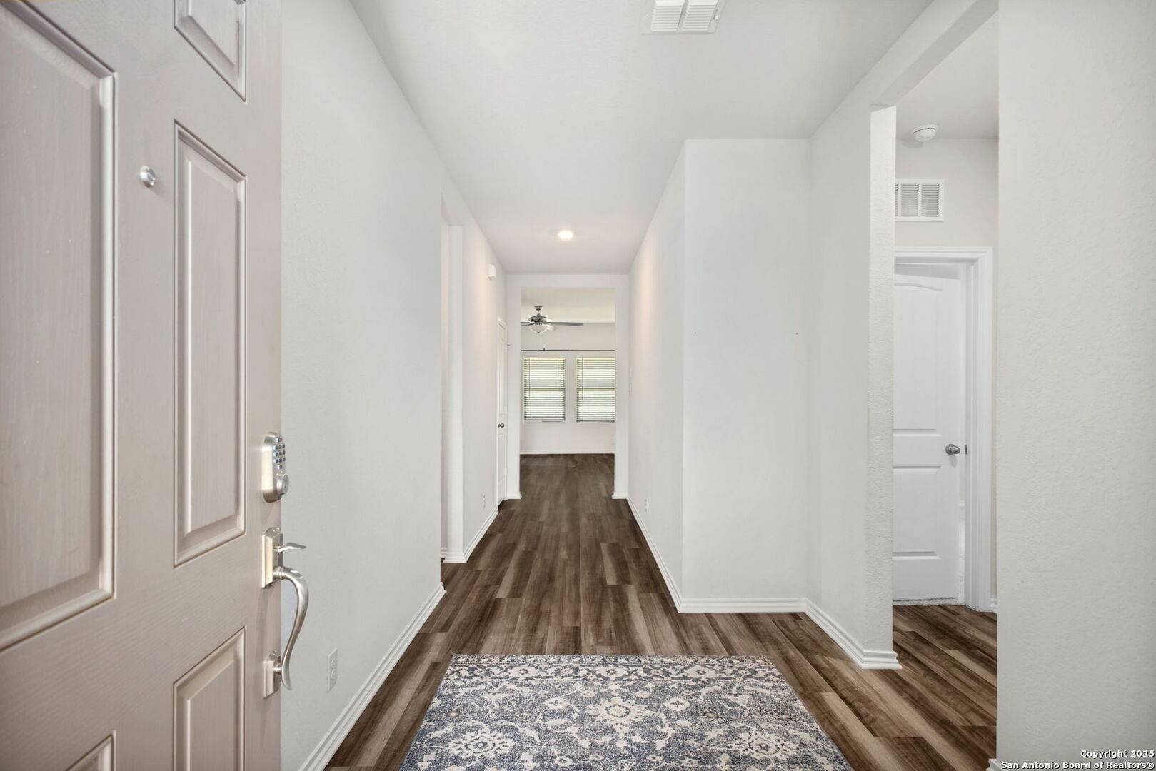 Converse, TX 78109,6911 Stout Way