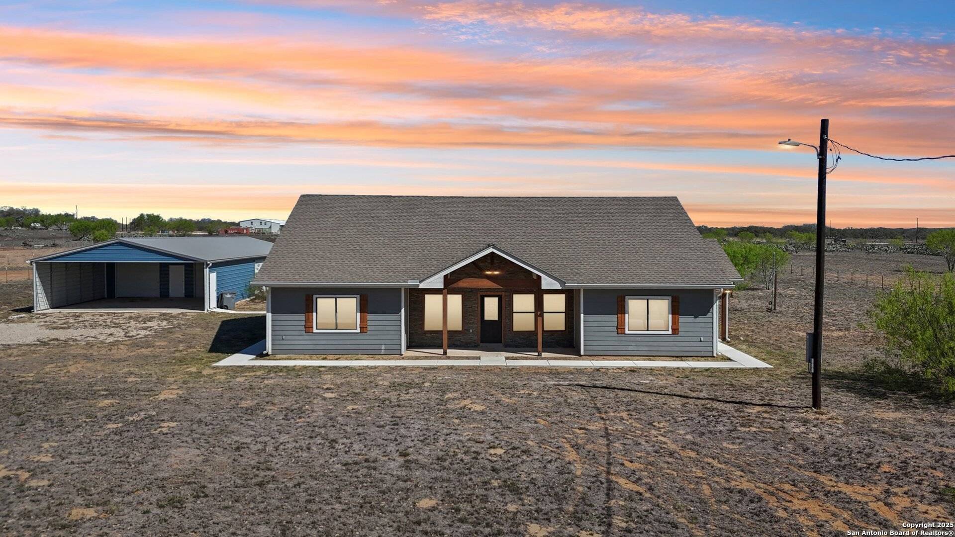 1783 county road 7711, Devine, TX 78016