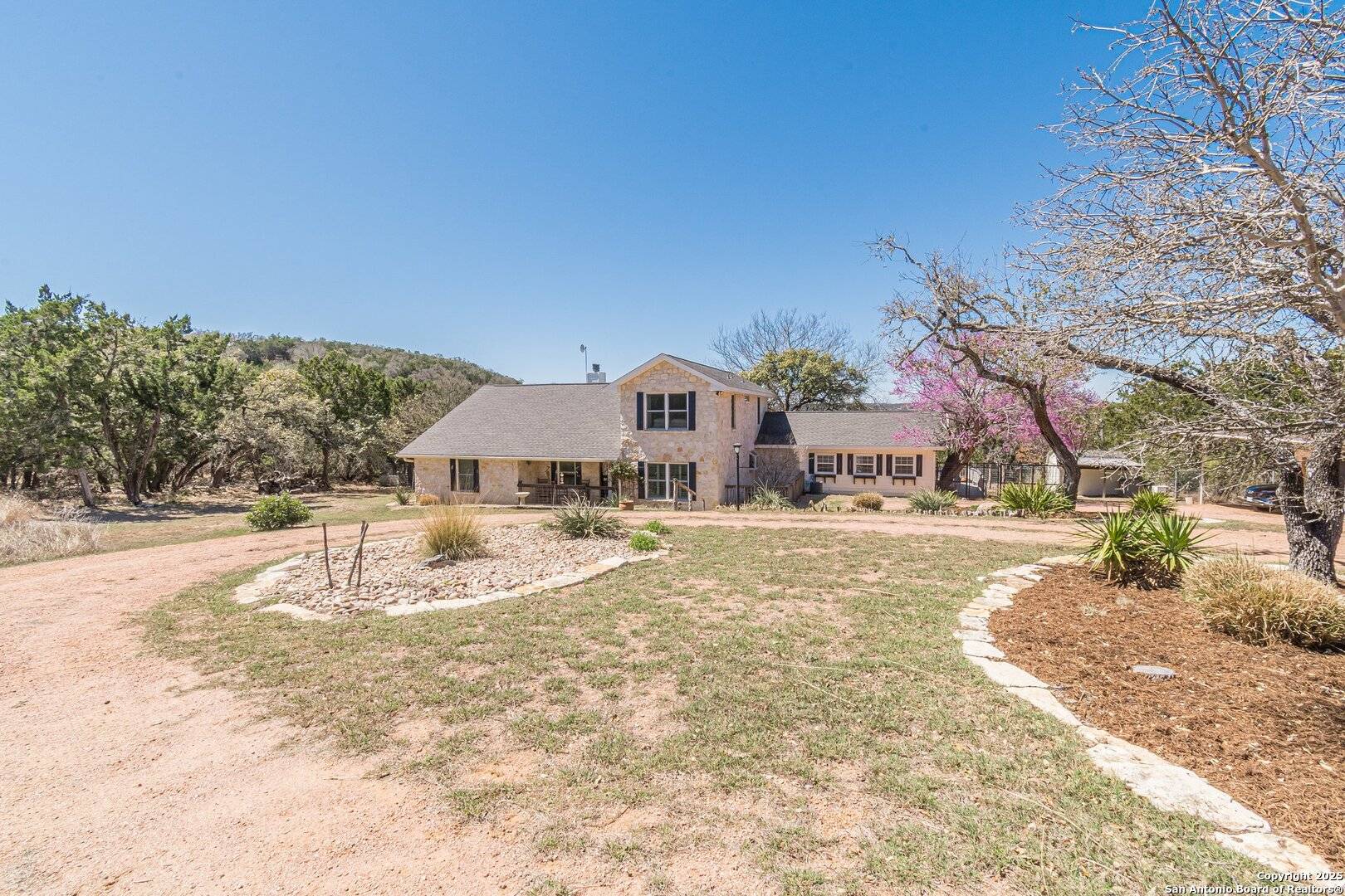 191 Campfire Circle, Fredericksburg, TX 78624