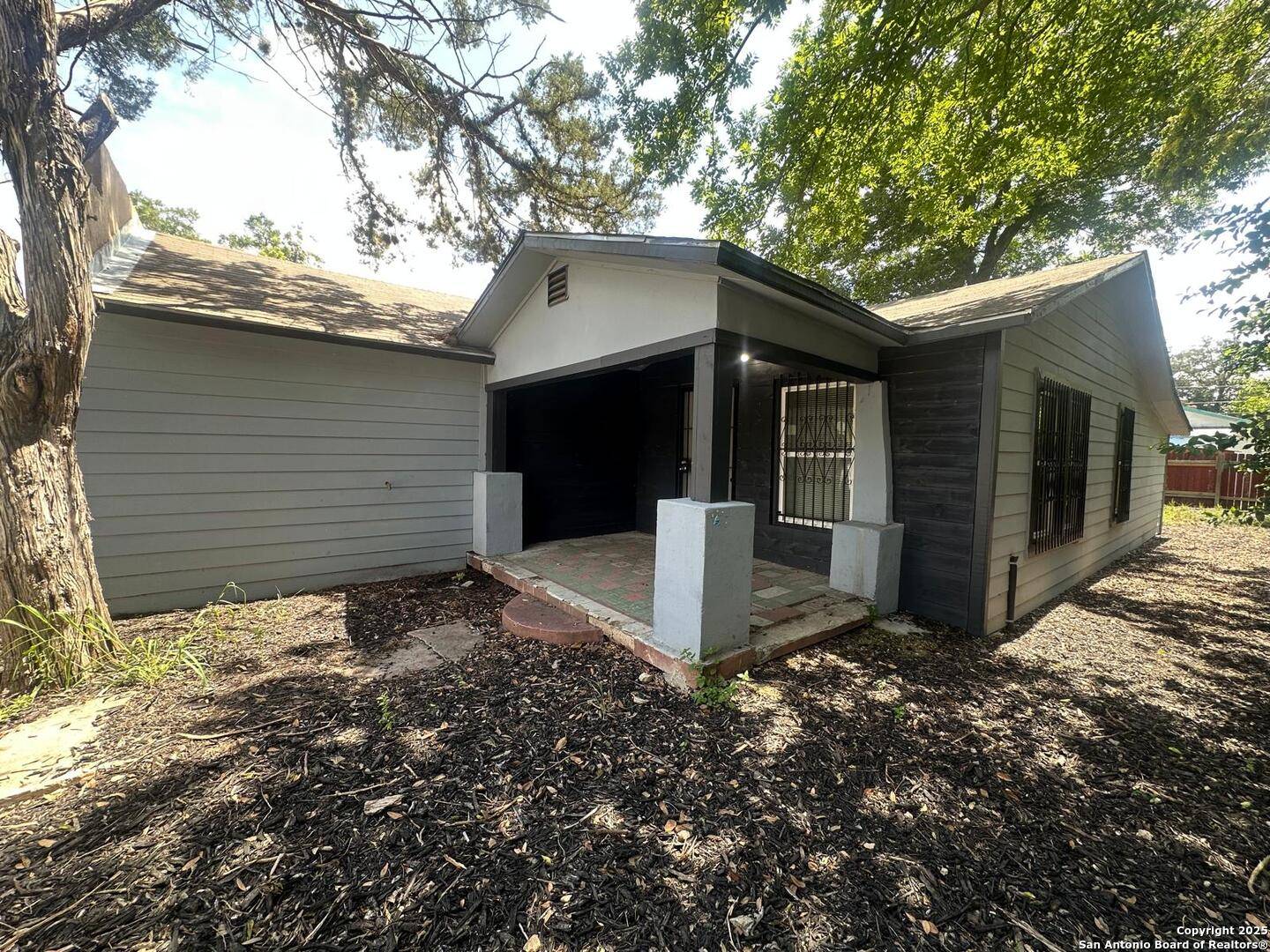 902 san eduardo, San Antonio, TX 78237