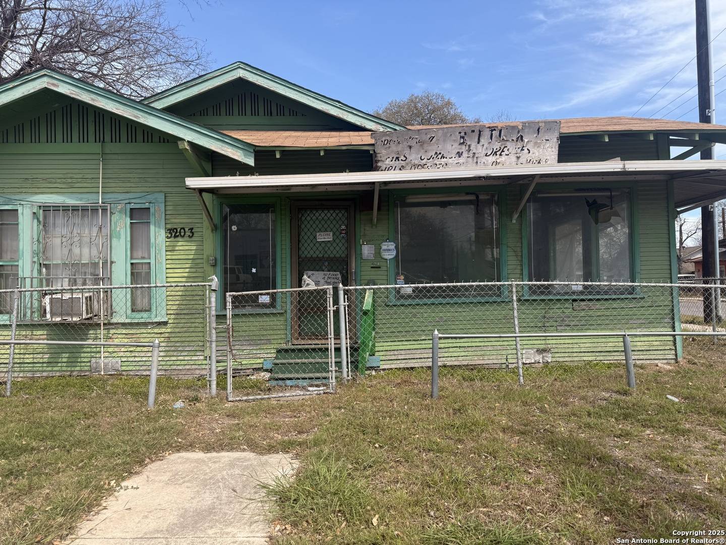 San Antonio, TX 78207,3203 Commerce