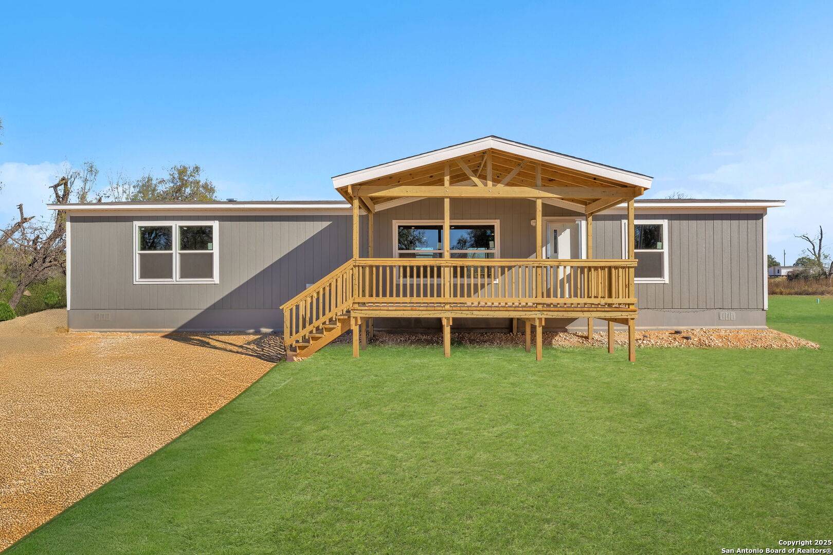 5759 County Road 422, Pleasanton, TX 78064