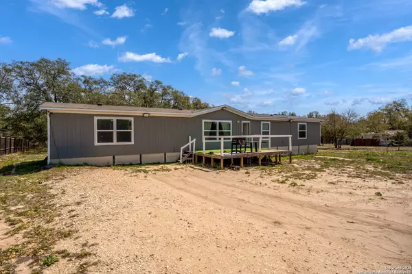 Elmendorf, TX 78112,23102 Copper Canyon