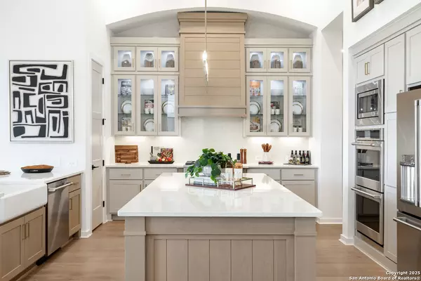 Boerne, TX 78006,305 Barton