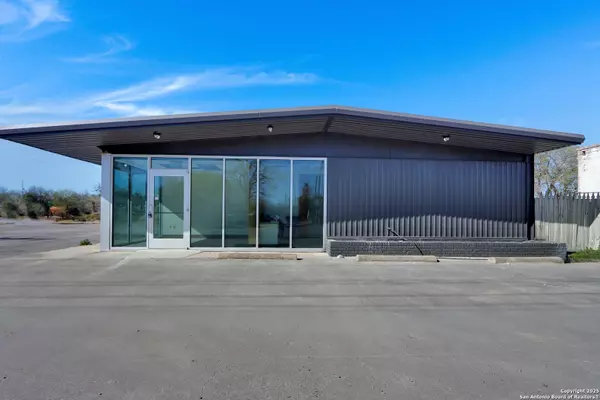 Seguin, TX 78155,404 Kingsbury