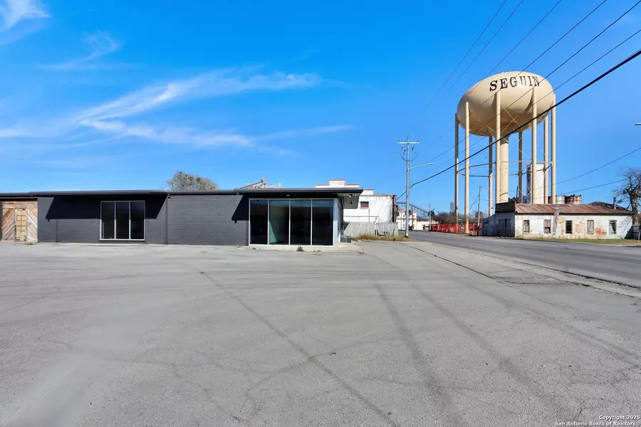 404 Kingsbury, Seguin, TX 78155
