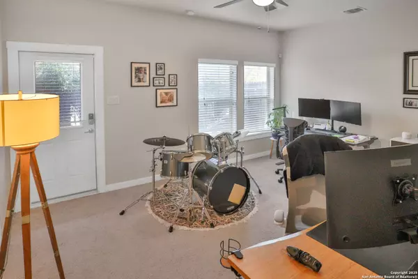 San Antonio, TX 78209,3831 Harry Wurzbach Rd 12