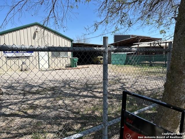 Blanco, TX 78606,458 Jones Ave