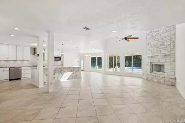 Seguin, TX 78155,127 Oak Springs