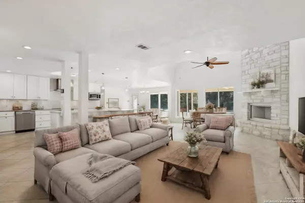 Seguin, TX 78155,127 Oak Springs