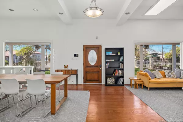 San Antonio, TX 78212,1002 Flores UNIT 2