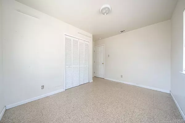 San Antonio, TX 78242,6027 Redbrook