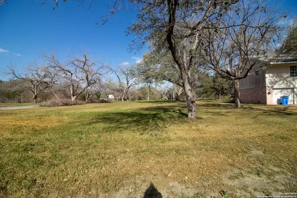 Seguin, TX 78155,5 Hampton Dr