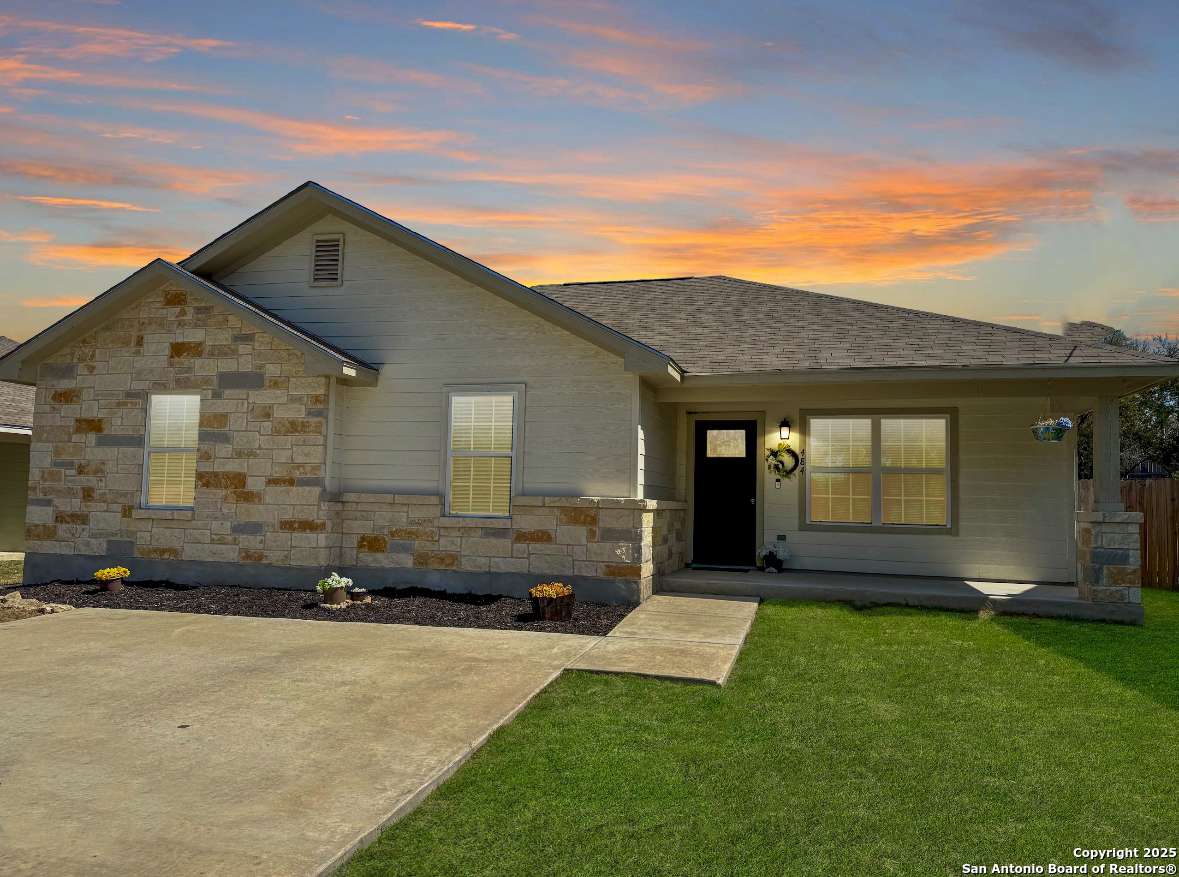 484 Burr Oak Ln, Canyon Lake, TX 78133