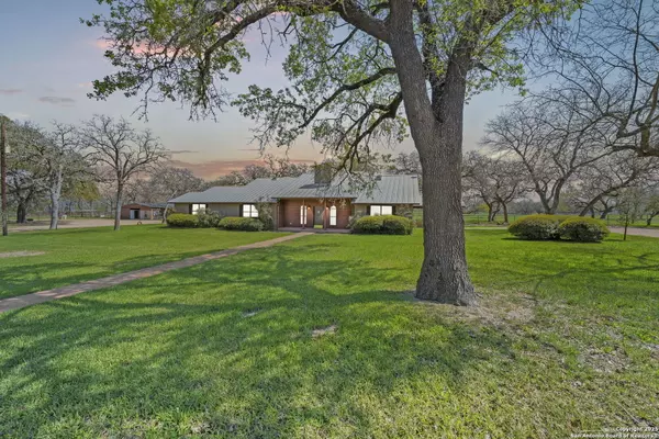 6992 State Highway 97, Floresville, TX 78114