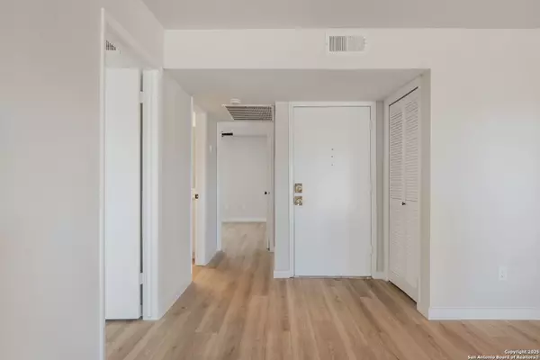 San Antonio, TX 78217,3843 Barrington UNIT 151M