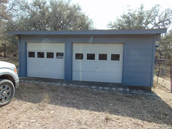 Uvalde, TX 78801,477 Squirrel Bend