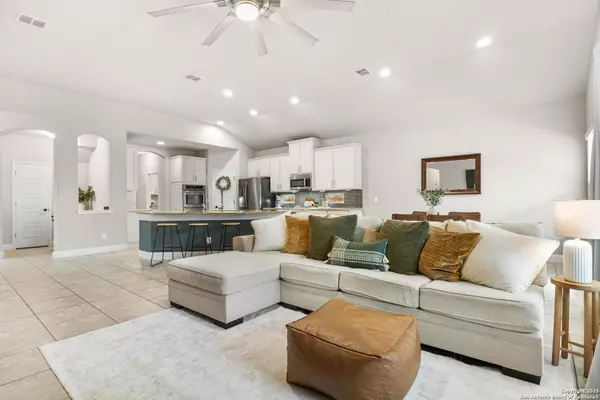 8934 High, San Antonio, TX 78254-4412