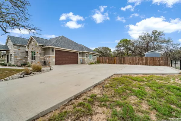 Adkins, TX 78101,141 Hidden Pond