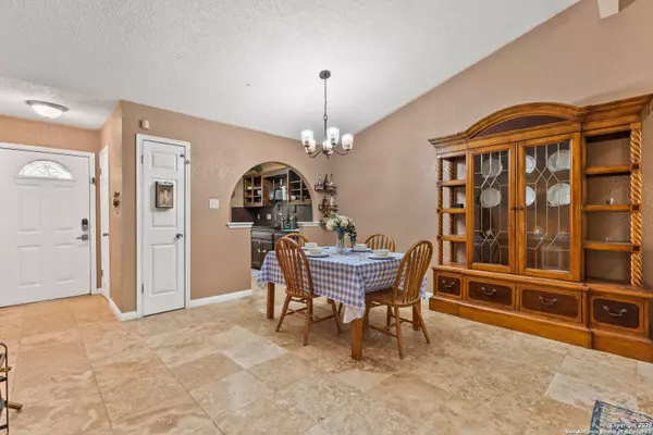 7230 LANSBURY DR San Antonio, TX 78250-3325