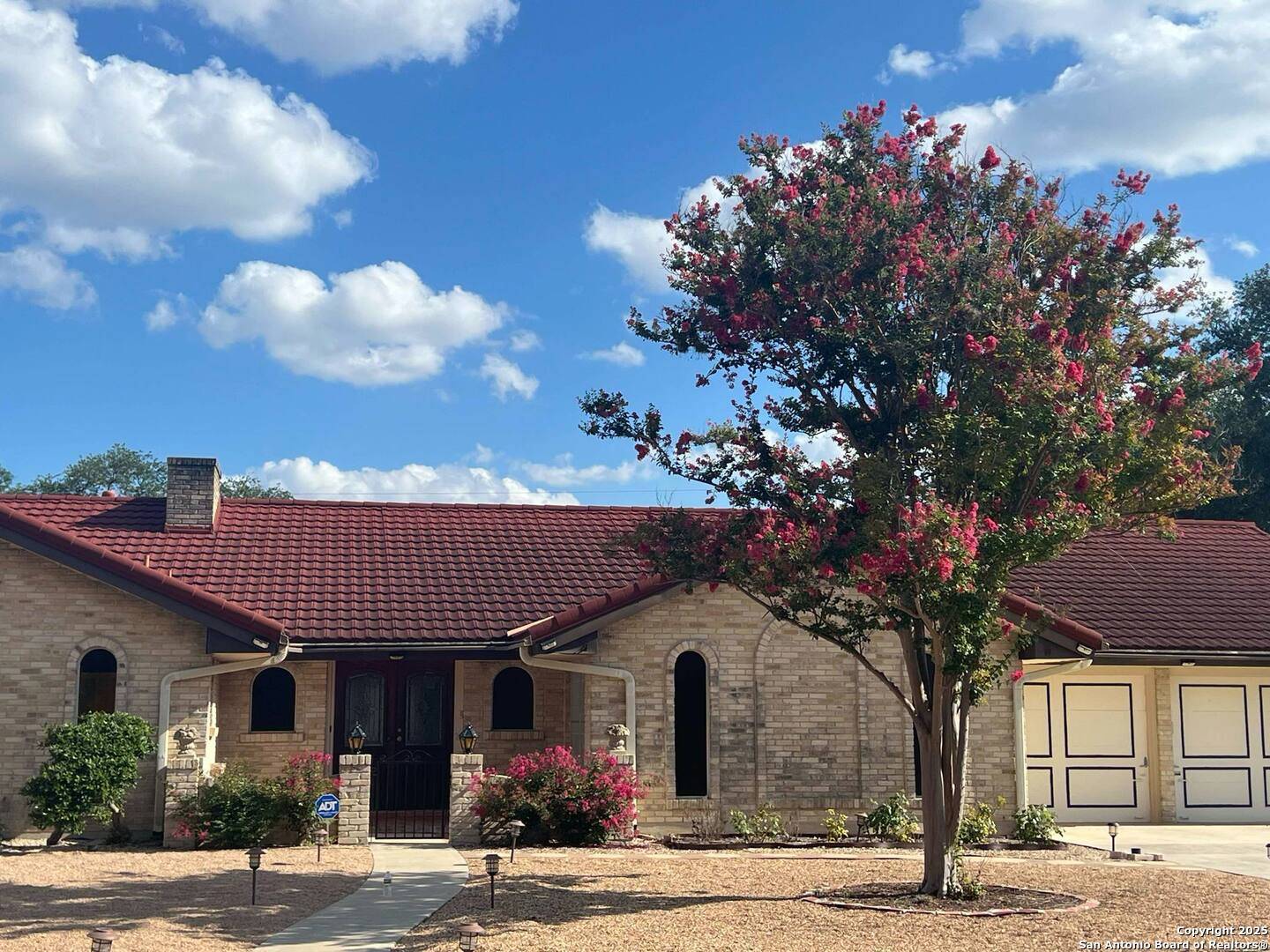 706 Golfcrest Dr, Windcrest, TX 78239