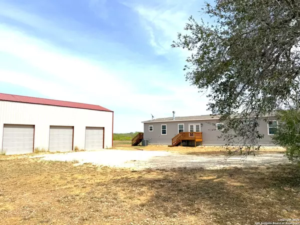 Jourdanton, TX 78026,6260 County Road 307