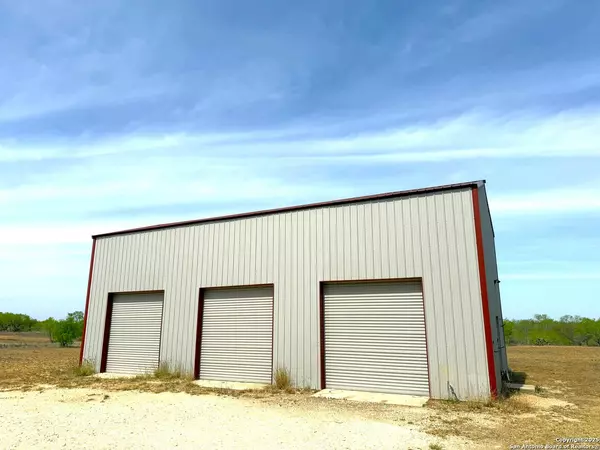 Jourdanton, TX 78026,6260 County Road 307