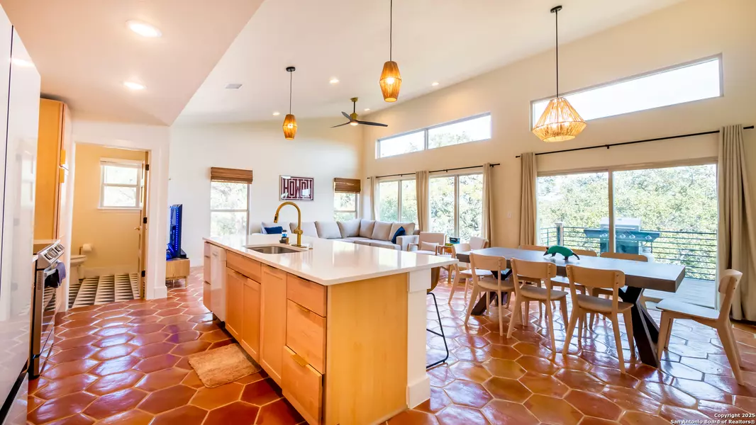 136 Woodridge, Canyon Lake, TX 78133